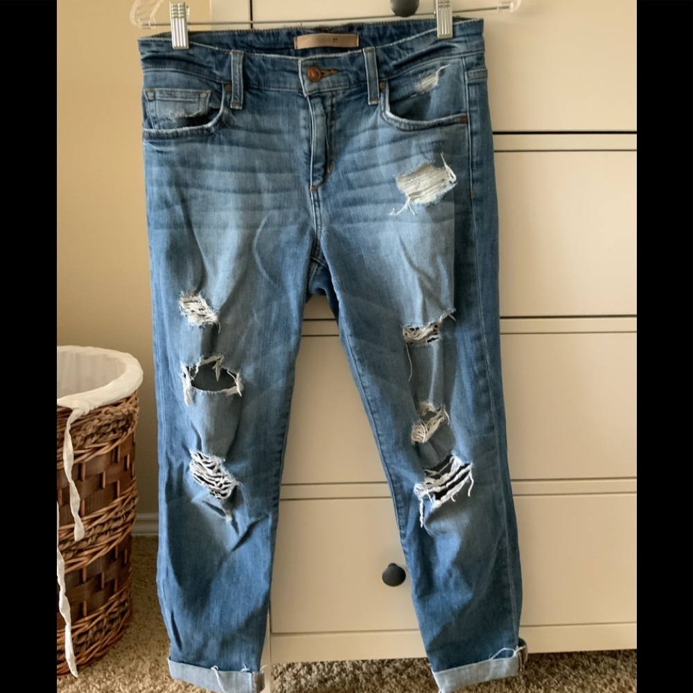 Distressed Joe jeans. Size 25